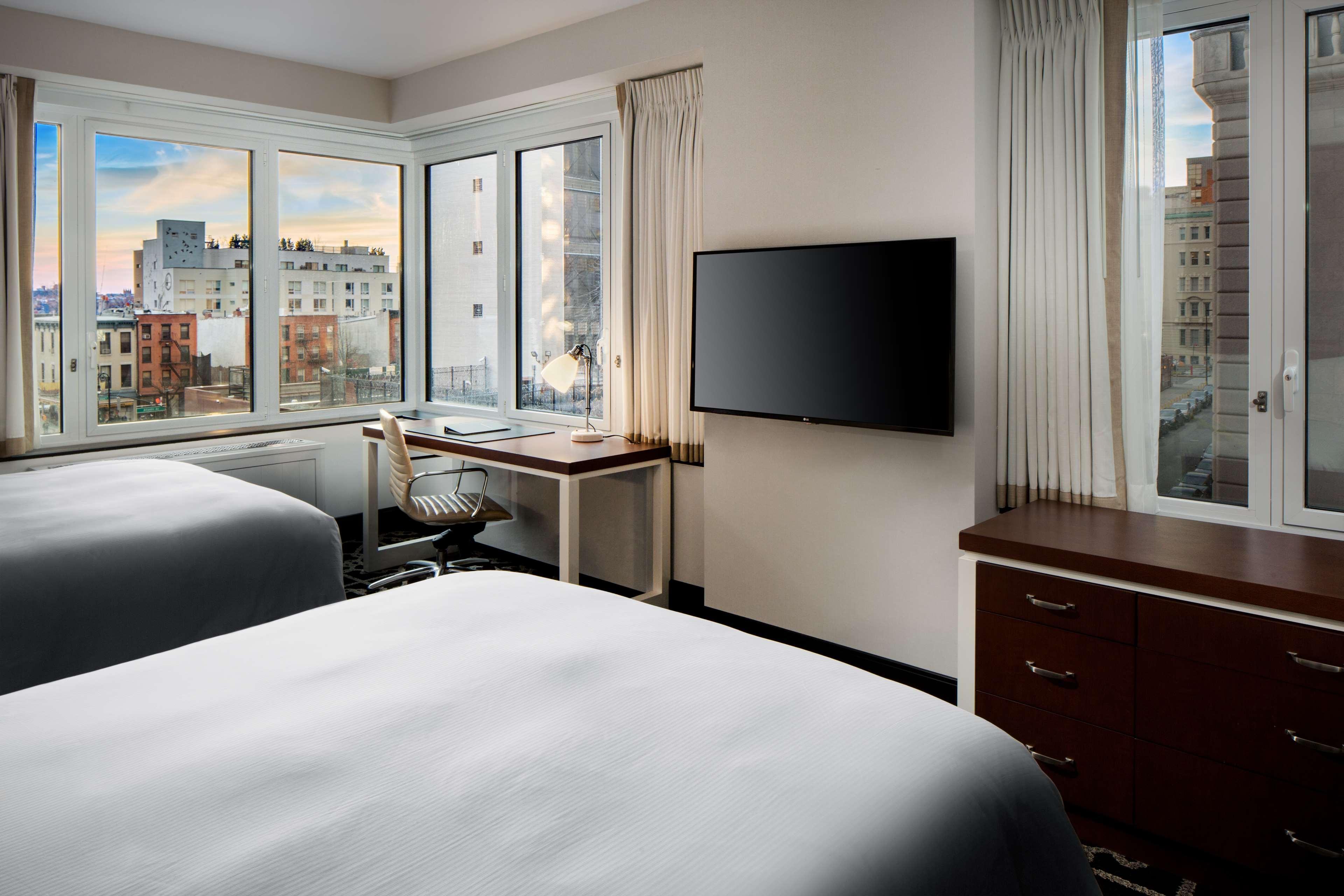 Отель Hilton Brooklyn Нью-Йорк Экстерьер фото